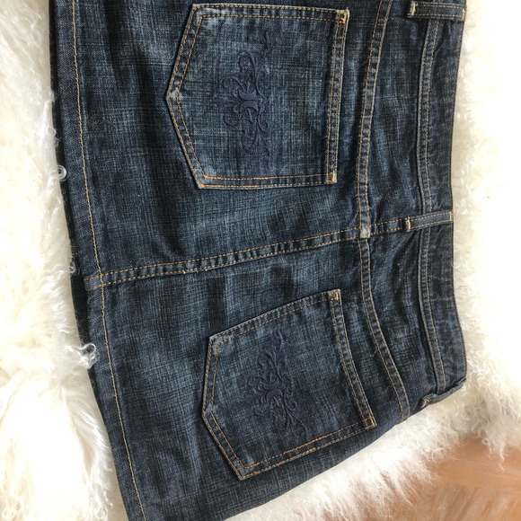 VGC Hurley women’s dark denim jean mini skirt in size 5!! - Picture 4 of 7